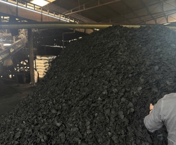 Sản xuất than gáo dừa từ lò sắt công nghệ cao và lò gạch truyền thống